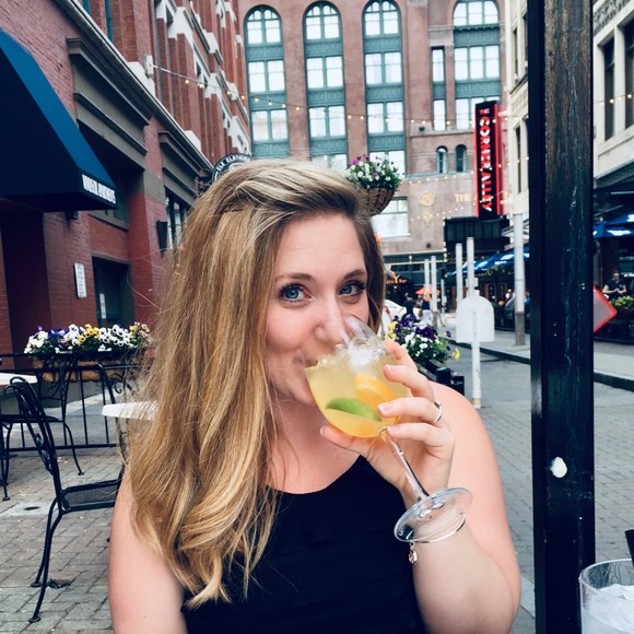 Meet your Posher, Ally - Picture 4 of 4